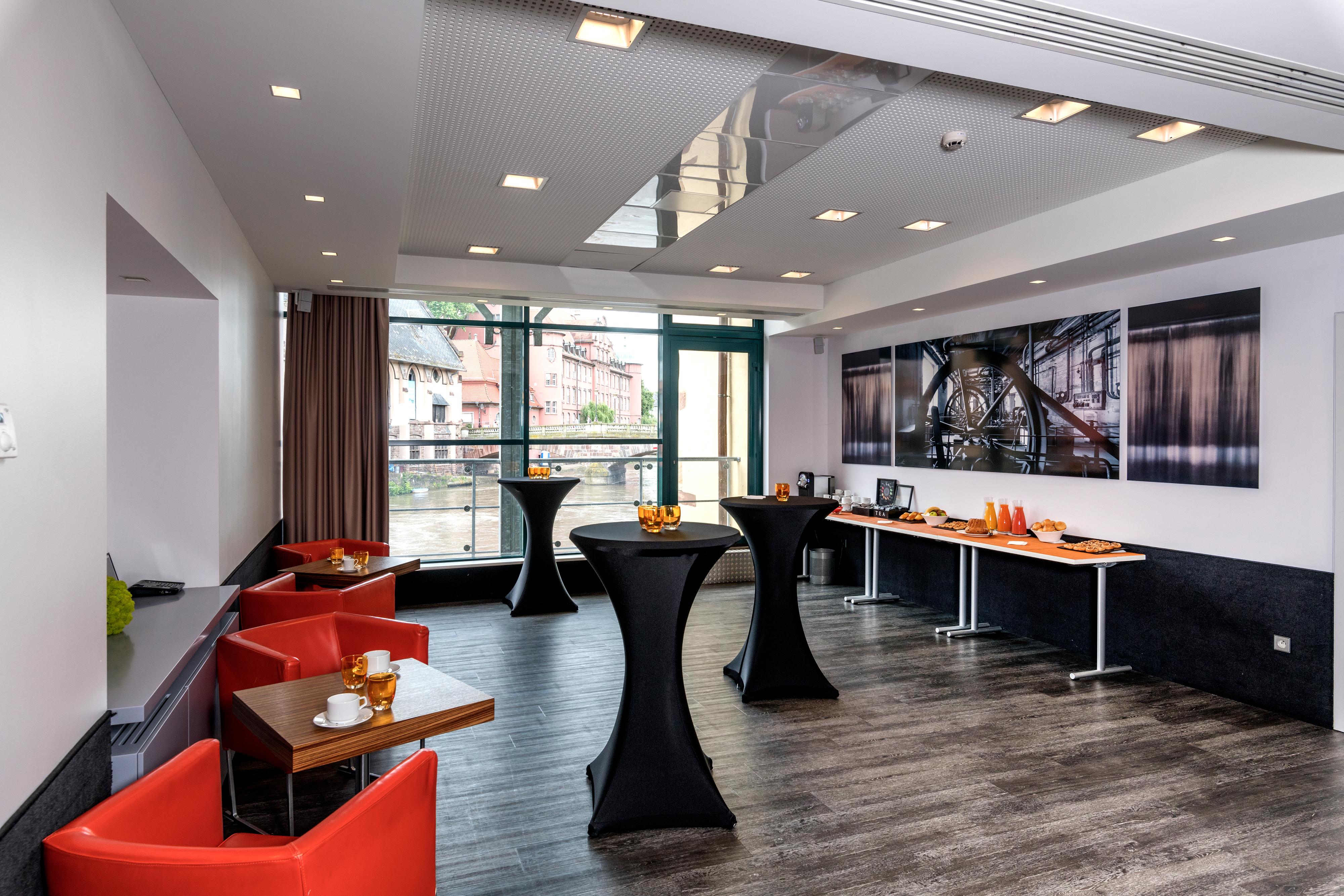 Hotel & Spa Regent Petite France Страсбург Экстерьер фото The lounge at the airport